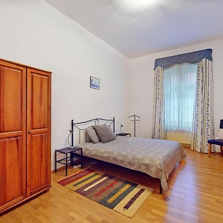 Central Apartmany Biela Street Братислава Екстер'єр фото