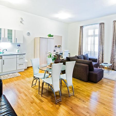 Central Apartmany Biela Street Братислава Екстер'єр фото