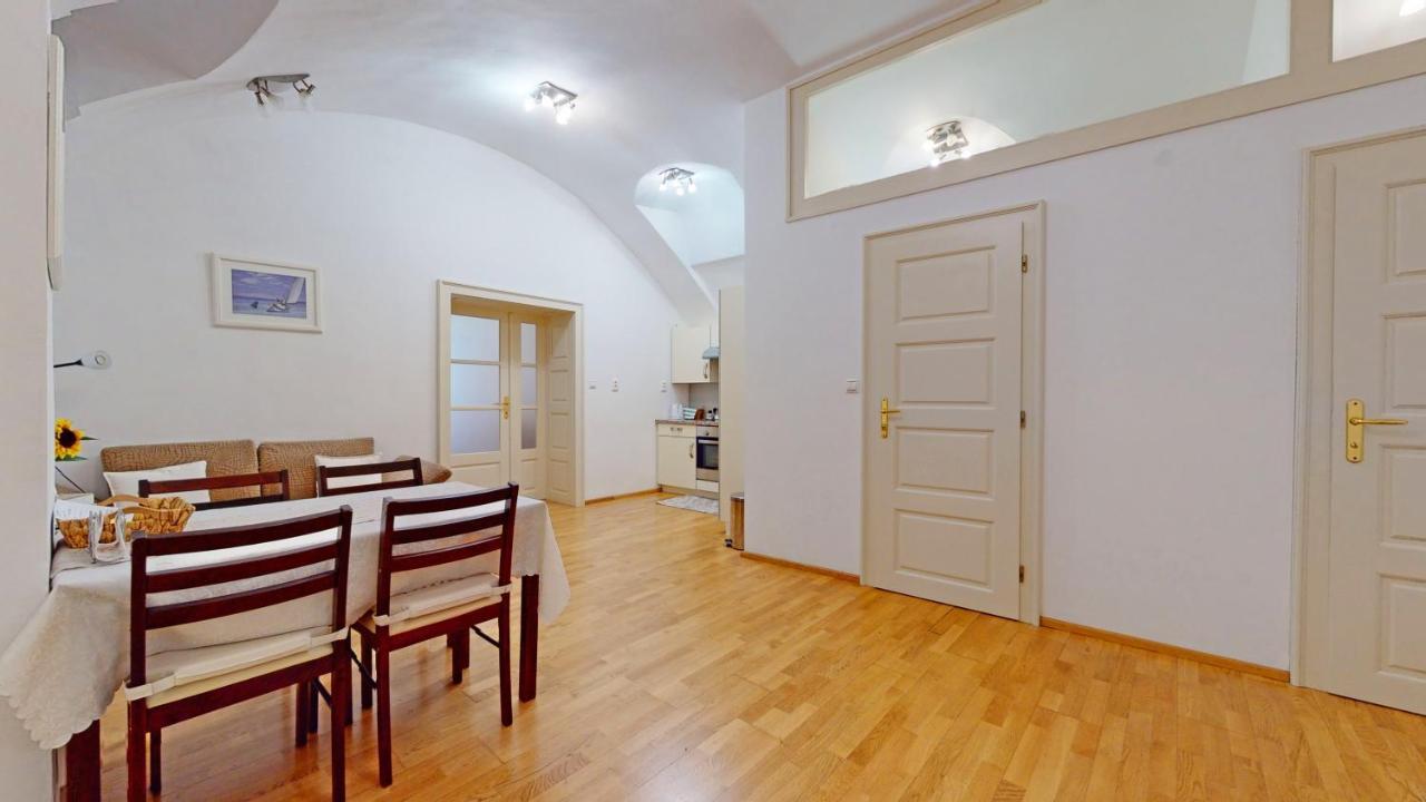 Central Apartmany Biela Street Братислава Екстер'єр фото